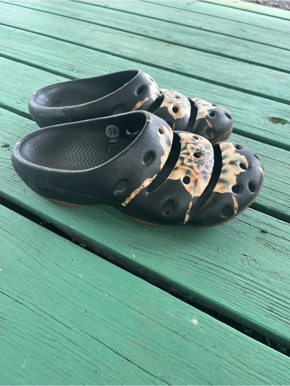 Keen Men's Yogui Clogs Black with Beige Floral “Tie-Dye”